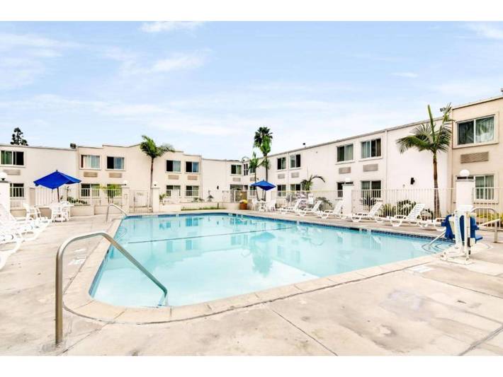 Ganze Wohnung, 1 Kingsize-Bett | Mobilzugang Badewanne Nsmk Micfridg in Carson, Los Angeles County