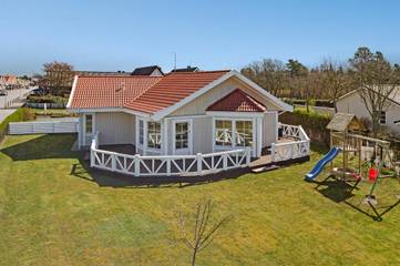 Ferienhaus für 6 Personen, mit Sauna und Terrasse in Tirpitz Museum (Oksby)