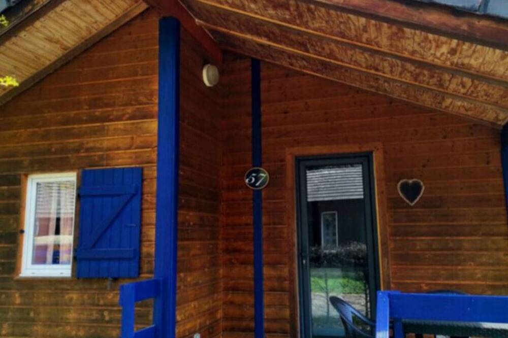 Chalet para 2 Pers con Terraza en Challes-les-Eaux in Challes-les-Eaux, Chambéry region