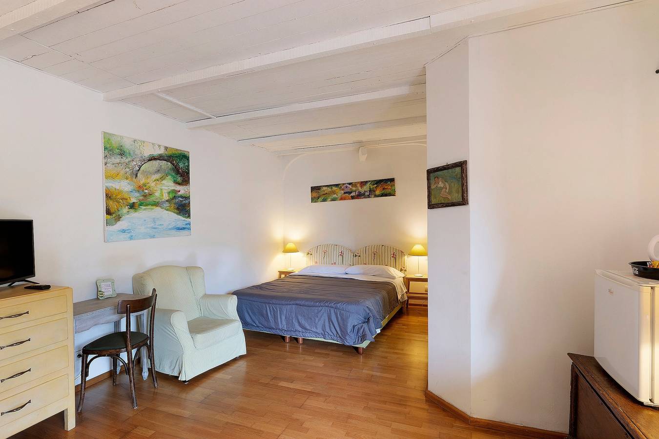 Room 'Verde Mela' with Mountain View, Wi-Fi and Air Conditioning in Dolceacqua, Ligurian Alps