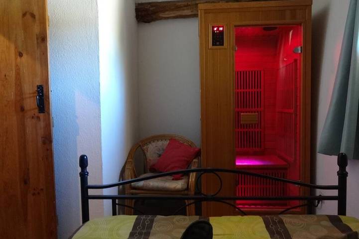 Location de vacances pour 6 personnes, avec jardin ainsi que terrasse et sauna, animaux acceptés à La Caunette - 2