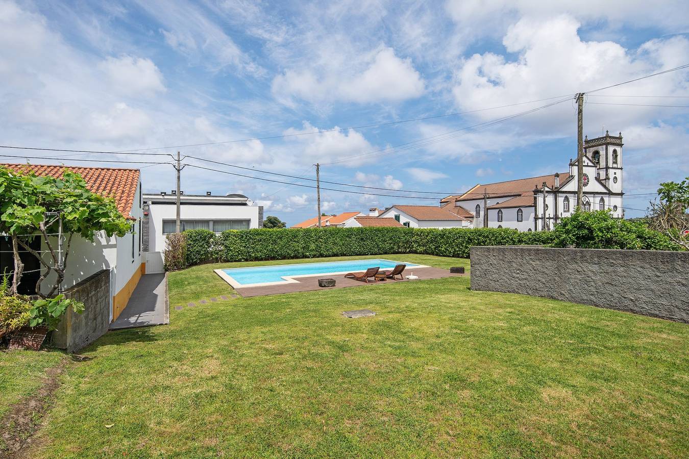 Casa de férias 'Dos M's' com vista para a montanha, piscina privada e Wi-Fi in São Miguel Island, Santo António de Nordestinho