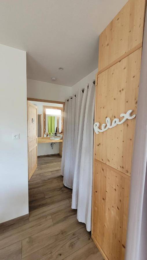 Location de vacances pour 4 personnes, avec jardin ainsi que vue et piscine à Chassiers - 4