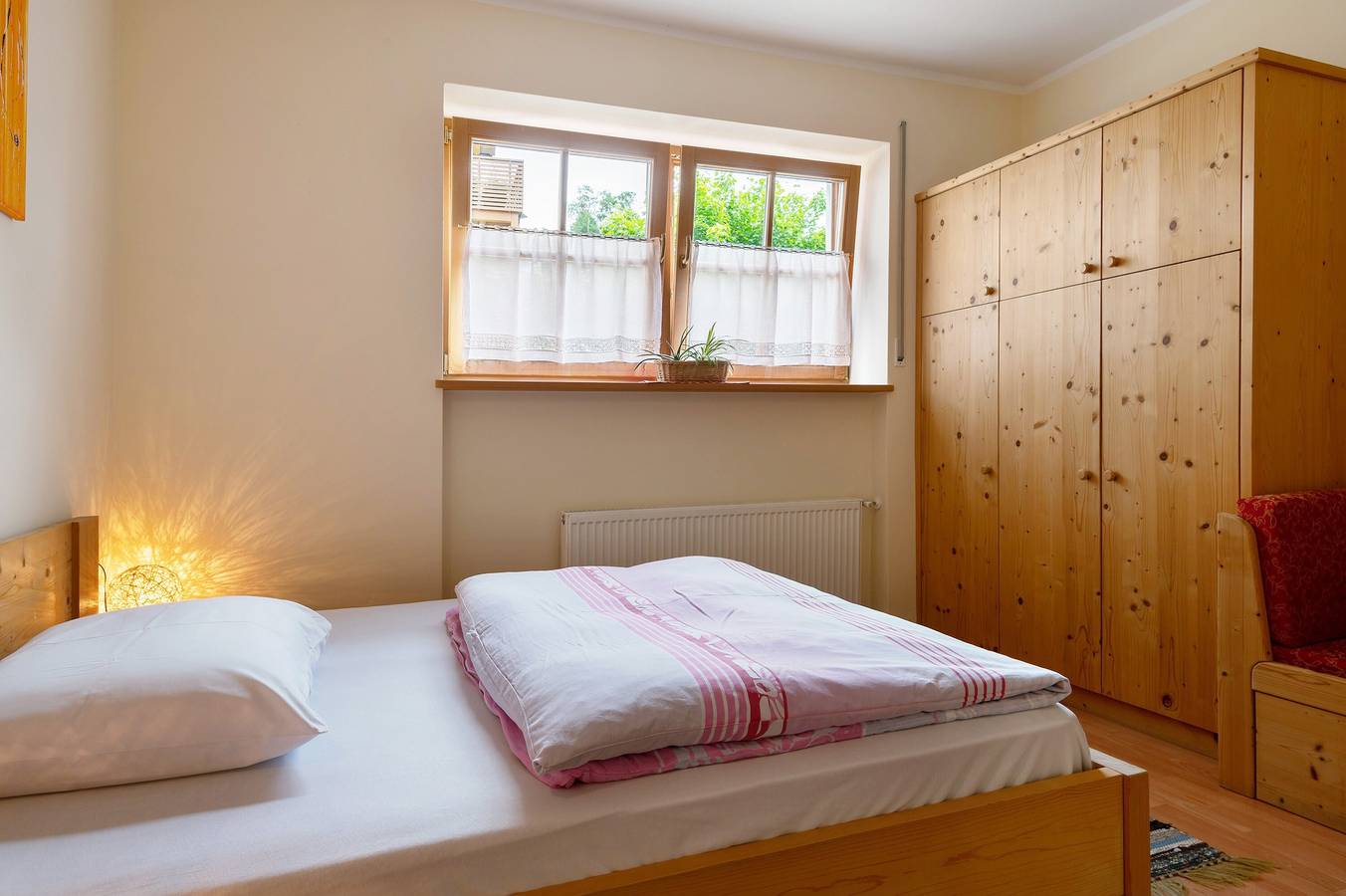 Ganzes Studio, Einzimmerapartment 'Appartment Single' mit Bergblick, Gemeinschaftsgarten und Wlan in Sarnthein, Sarntal