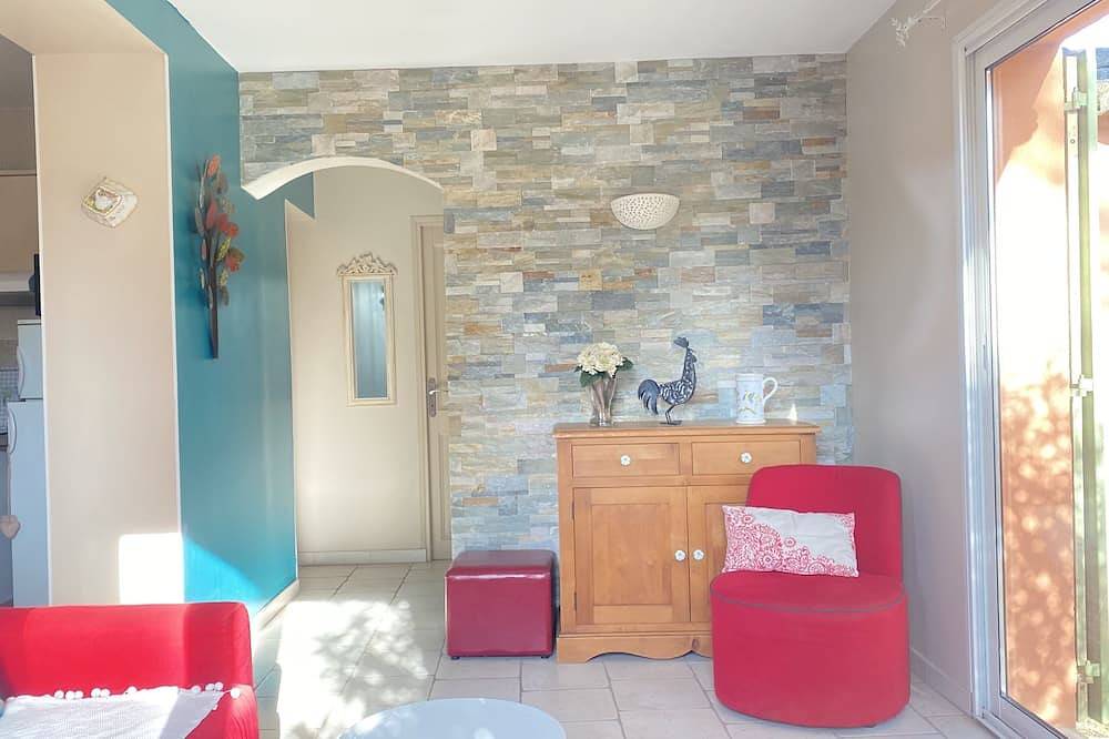 Apartamento entero, Coquette rental for 2, air-conditioning in living room, large plot, private swimming pool in Saint-Saturnin-lès-Avignon, Vaucluse