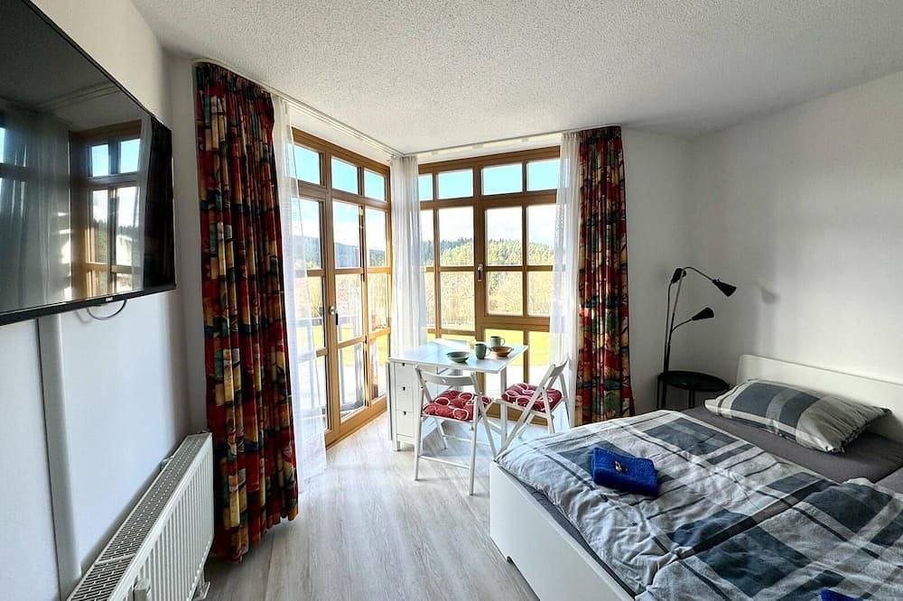 Ganze Wohnung, Ferienwohnung \"Heidi\" mit traumhaftem Ausblick über See und Wälder in Rötz, Ostbayern