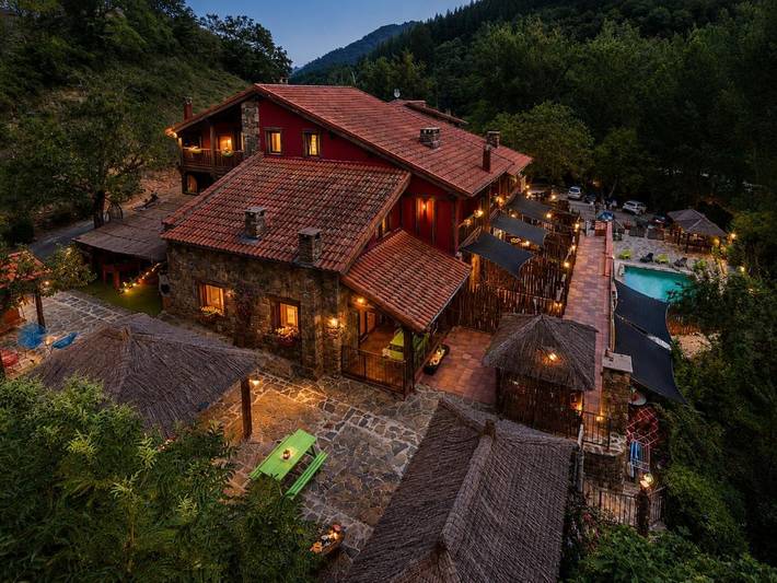 Casa rural con piscina para 4 personas, con Terraza y Jacuzzi además de Jardín y Piscina en Liébana - 2