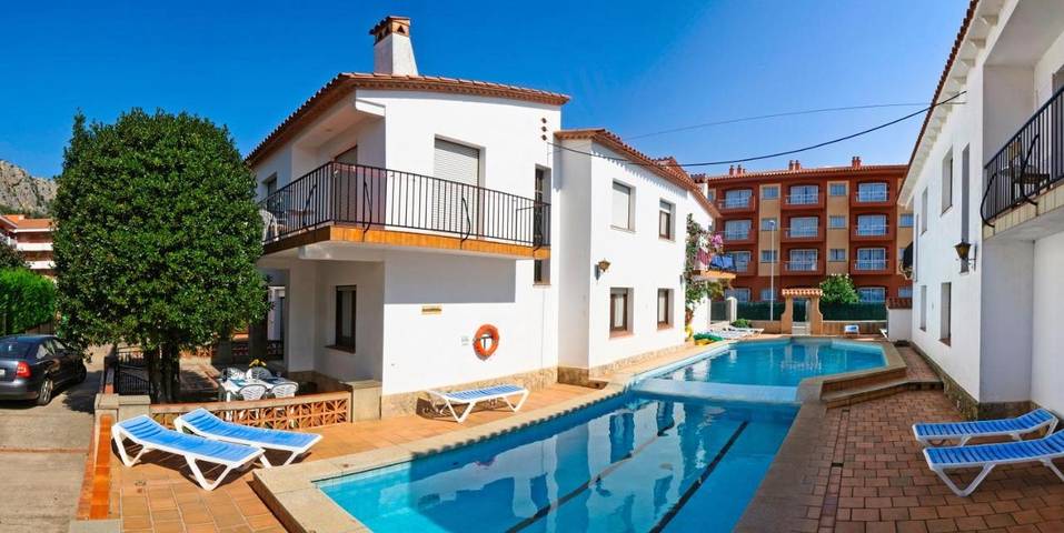 Apartamento de vacaciones para 8 personas, con balcón además de jardín y piscina - 1