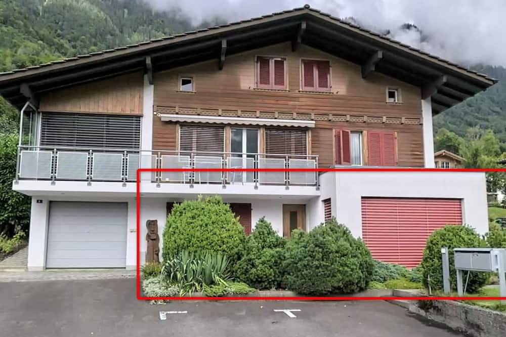 Ganze Wohnung, Charmante und ruhige Ferienwohnung mit Panoramablick auf die Berge in Ringgenberg, Berner Oberland