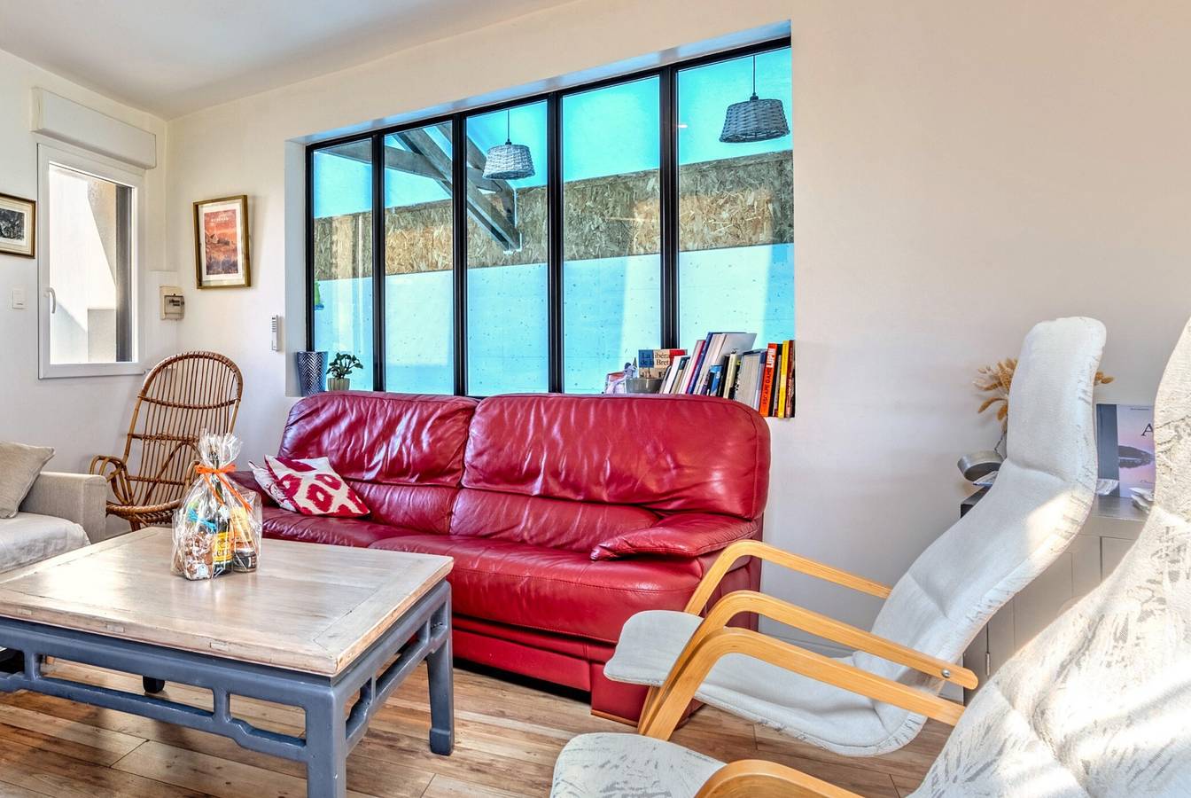 Holiday Home 'Kerlonie Votre Havre Familial' with Private Terrace, Wi-Fi and Air Conditioning in Kerlouan, Brest region