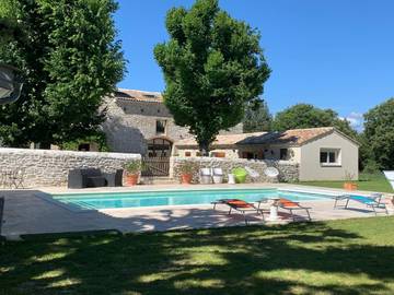 Cottage pour 2 personnes, avec vue ainsi que piscine et jardin à Réauville