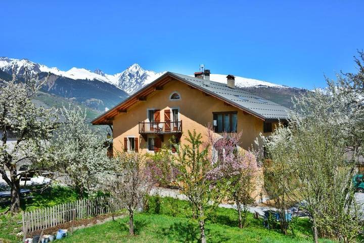Chambre d’hôte pour 2 personnes, avec Terrasse ainsi que Jardin et Vue à Granier