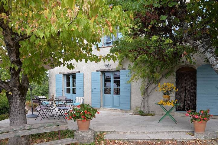 Location de vacances pour 8 personnes, avec terrasse et jardin à Saint-Michel-l'Observatoire