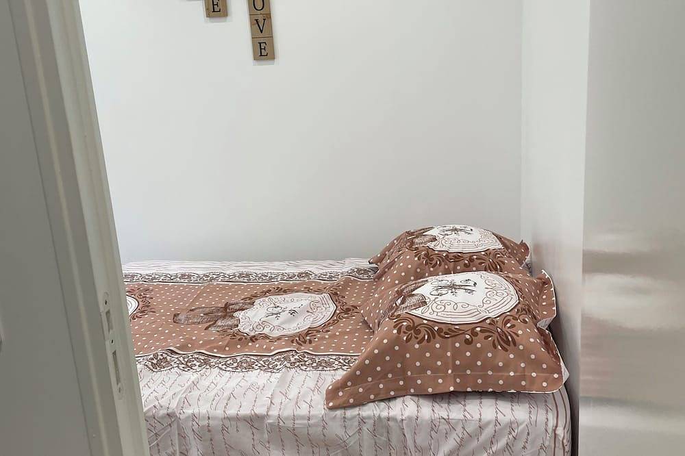 Ganze Wohnung, Newly renovated apartment glistening in white, a haven of peace. in Pantin, Seine-Saint-Denis
