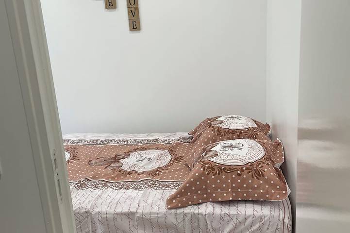 Apartamento entero, Newly renovated apartment glistening in white, a haven of peace. in Pantin, Sena-Saint Denis