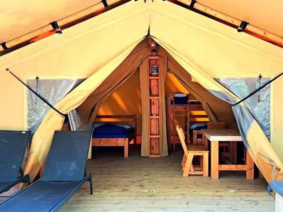 Camping Village Lago Maggiore - Tienda de lona y madera 5 personas - Tienda Eco Lodge | 2 Dormitorios | 4/5 Pers | Sin baño in Dormelletto, Lago Maggiore (Piemonte)