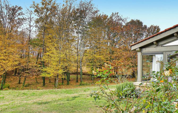 Location de vacances pour 4 personnes, avec Terrasse à La Chapelle-Aubareil - 2