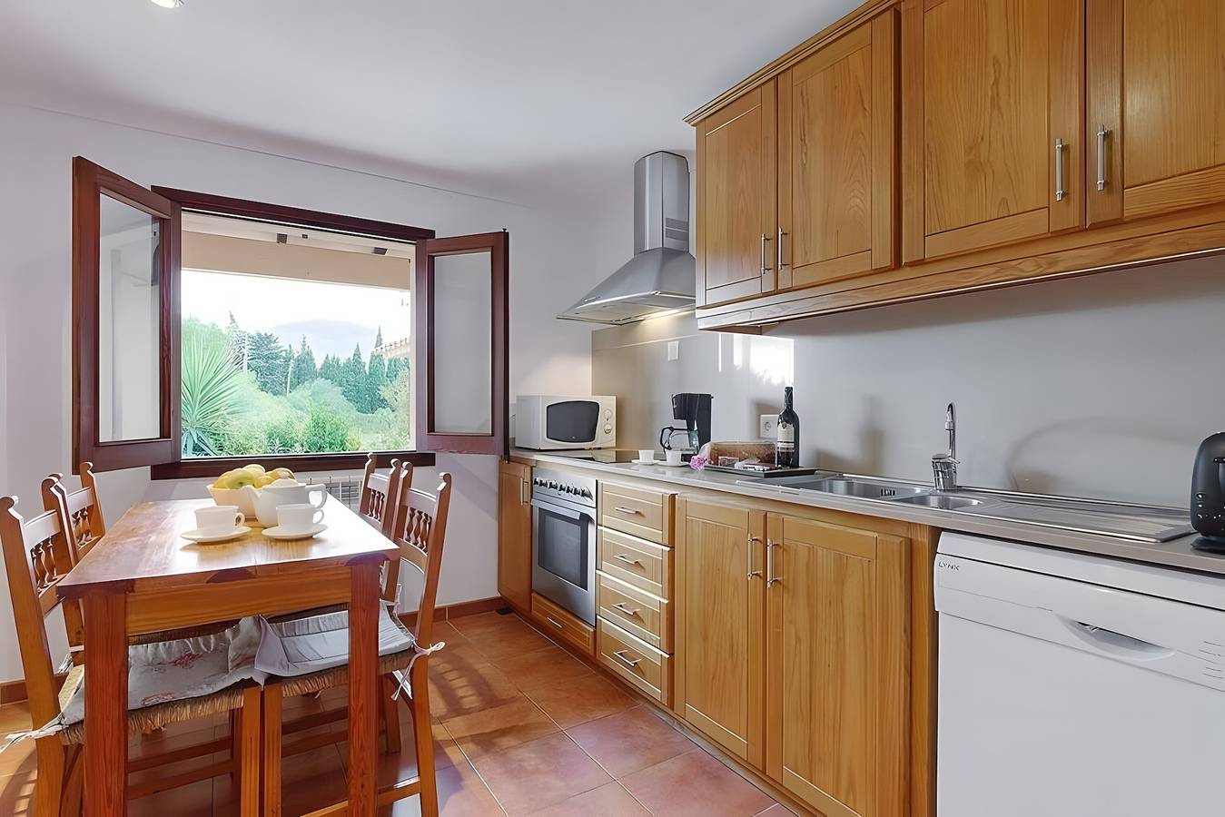 Villa Magdalena with Private Pool & Wi-Fi in Torrent de la Vall d'en Marc, Pollença