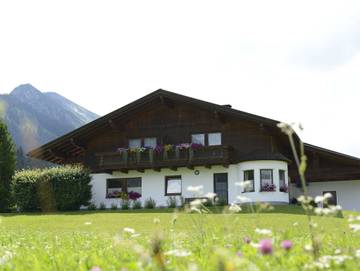Ferienwohnung für 4 Personen, mit Balkon und Ausblick, kinderfreundlich in Tannheimer Tal