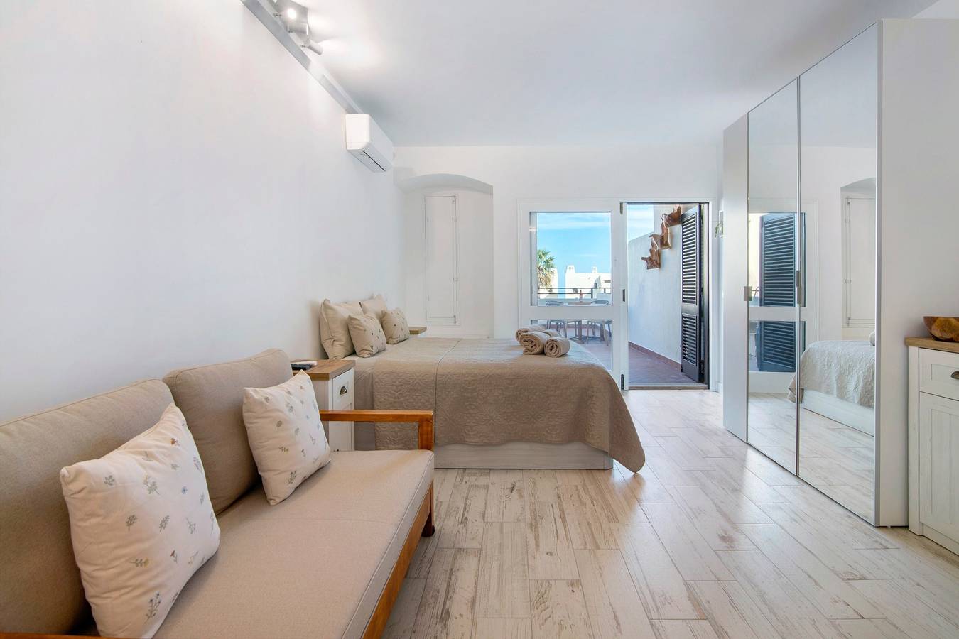 Studio entier, White Studio & Terrace in Albufeira, District de Faro