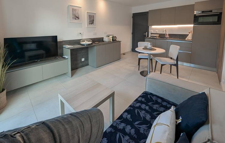 Location de vacances pour 2 personnes, avec terrasse à Roquefort-les-Pins - 3