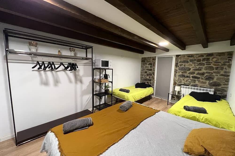 Habitacion Para 4 Personas Centro de Biescas in Biescas, Spanish Pyrenees