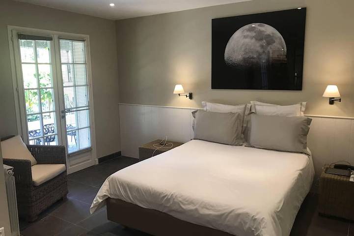 Location de vacances pour 8 personnes, avec terrasse et jardin à Le Revest-les-Eaux - 2