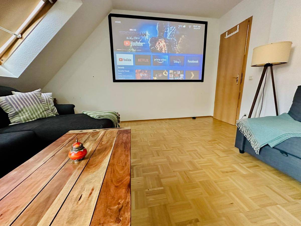 Ganze Wohnung, Massive Karli Loft - over 130 meters floor space - home theater room - 4 private sleeping areas - best location in Leipzig in Leipzig-Süd, Leipzig