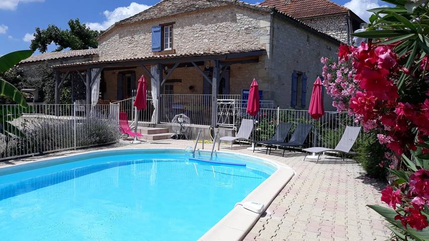 Cottage for 10 people, with pool and garden, with pets in Dordogne