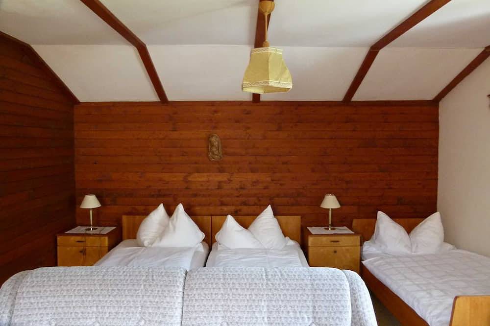 Dreibettzimmer (Typ A)  Z-Nr. 8 - Greber Christine - Frühstückspension Fernblick in Schoppernau, Bregenzerwald