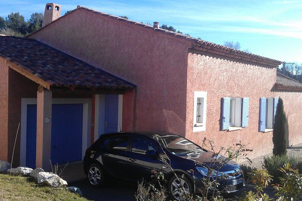 Amplia villa con piscina compartida en Pierrevert junto al Golf du Luberon. in Pierrevert, Parque natural regional del Luberon