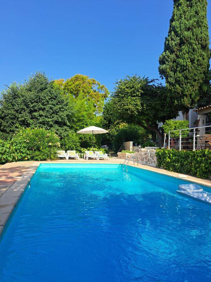 Chambre d’hôte pour 2 personnes, avec jardin et terrasse ainsi que vue et piscine à Grasse - 3