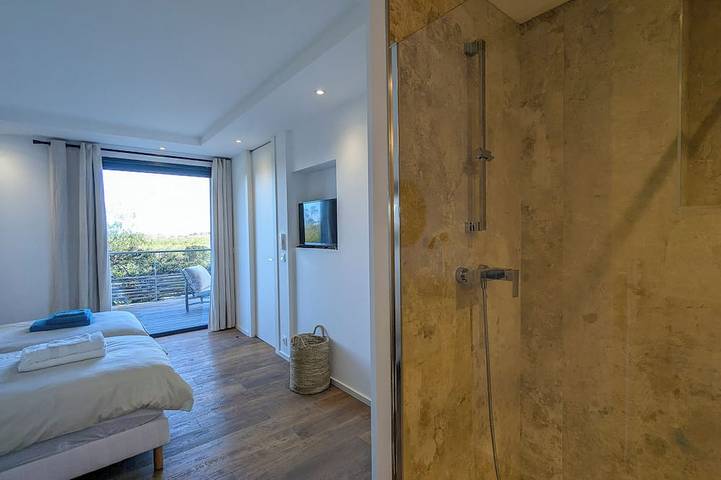 Appartement entier, A1 Superbe appartement 6 pers. Terrasse, vue mer. À 400m de la plage ! in Sainte-Lucie de Porto-Vecchio, Zonza