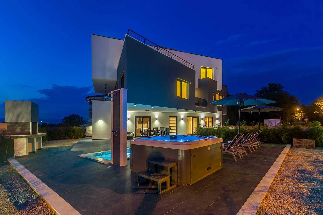 Ganze Wohnung, Luxusapartment Noa mit Pool und Whirlpool in Njivice, Krk