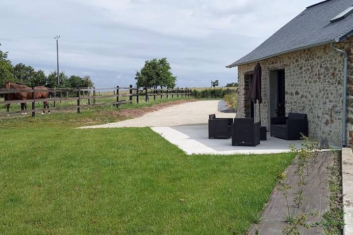 Gîte pour 4 personnes, avec jardin et vue dans Soulgé-sur-Ouette