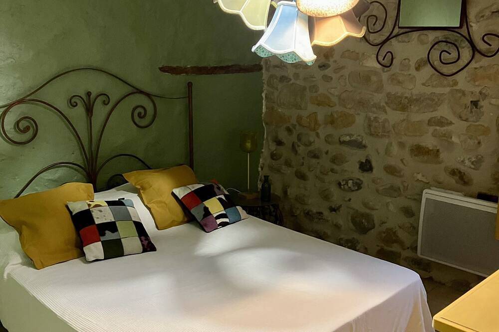Entire apartment, 140 m2 just for you.5-minute walk from the Ardèche river. in Salavas, Gorges de l’Ardèche