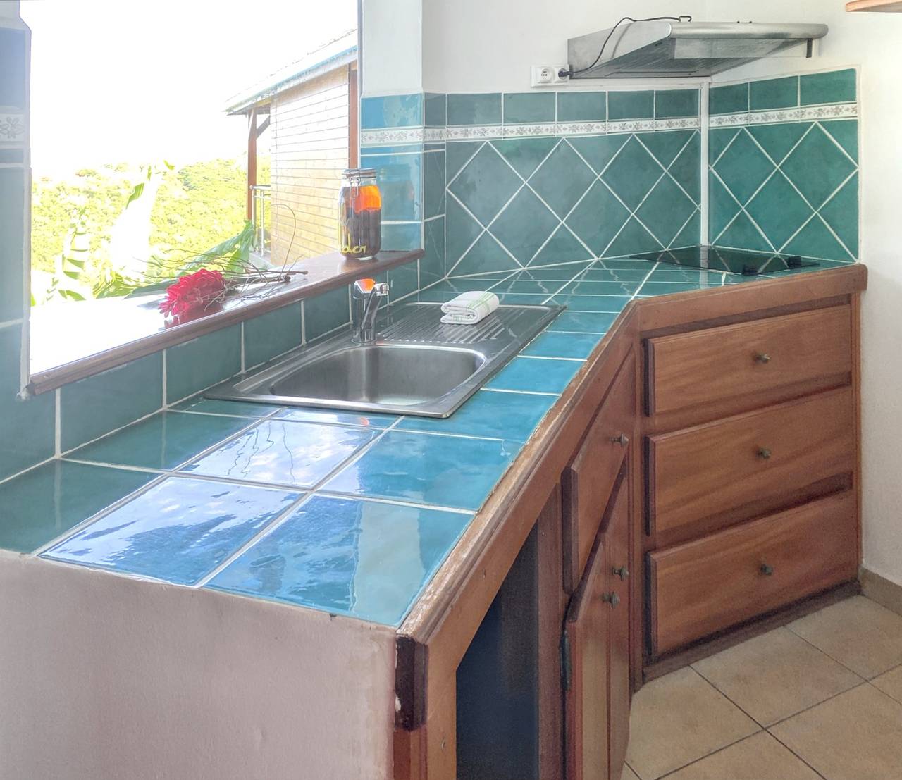 Charmant Bungalow avec vue sur la mer à Marigot, 60 m², piscine. in Vieux-Habitants, Guadeloupe