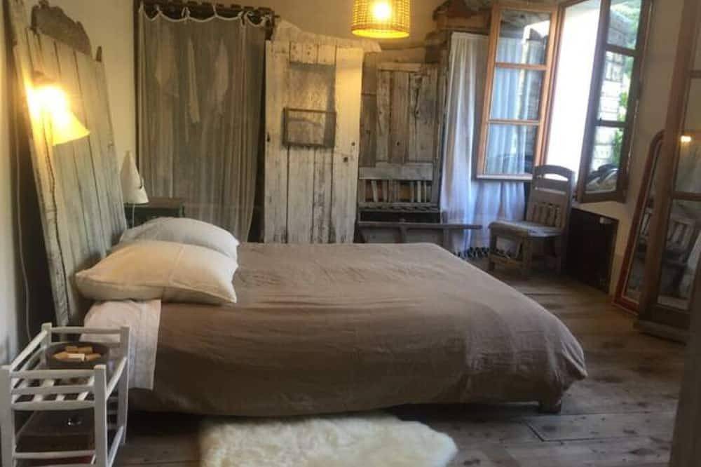 4 Bedroom Private vacation home in Fontaine-de-Vaucluse in Fontaine-de-Vaucluse, Vaucluse