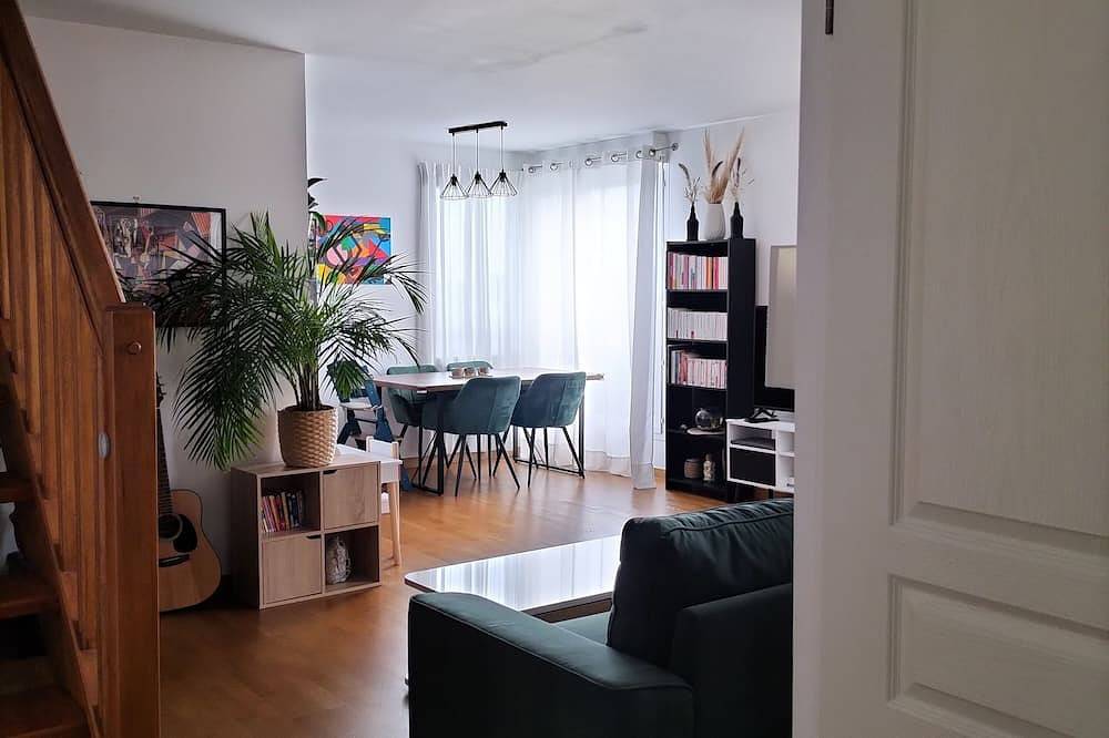 Apartamento entero, Lumineux Duplex à 2 Minutes de la Gare et 10 Mins des Quais de Seine in Conflans-Sainte-Honorine, Yvelines