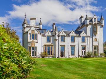 Castle for 16 People in Glenshee, Cairngorms National Park, Photo 1