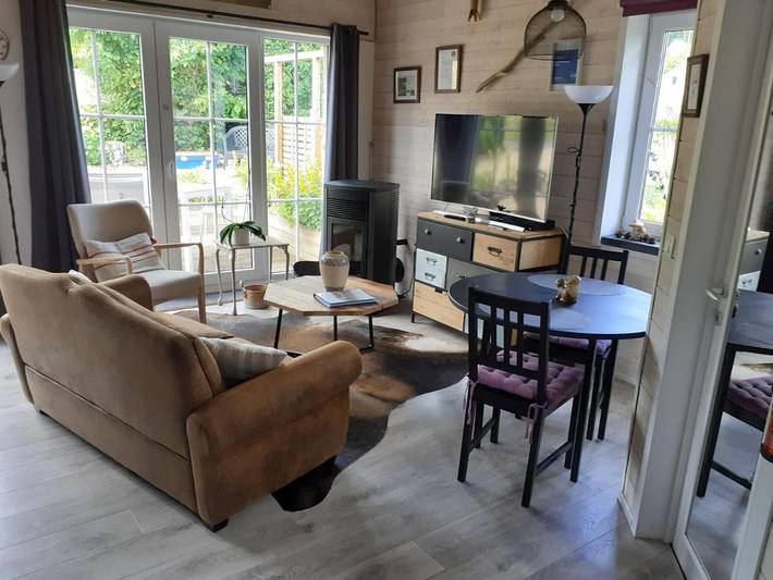 Gîte pour 2 personnes, avec jardin ainsi que piscine et vue à Marchin