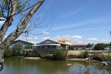 Camping pour 6 personnes, avec jardin et piscine à Saint-Hilaire-de-Riez