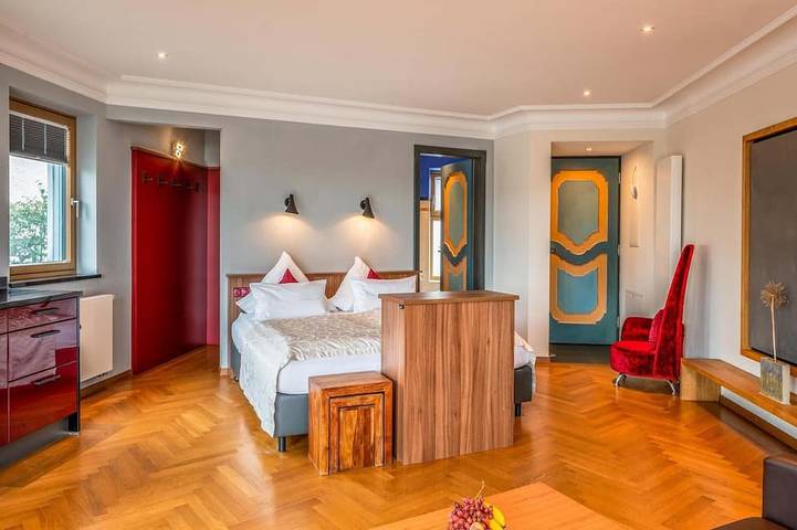Ganze Wohnung, See-Lodge, 54 qm Erdgeschoss, kombinierter Wohn-/Schlafraum in Bad Endorf, Chiemsee