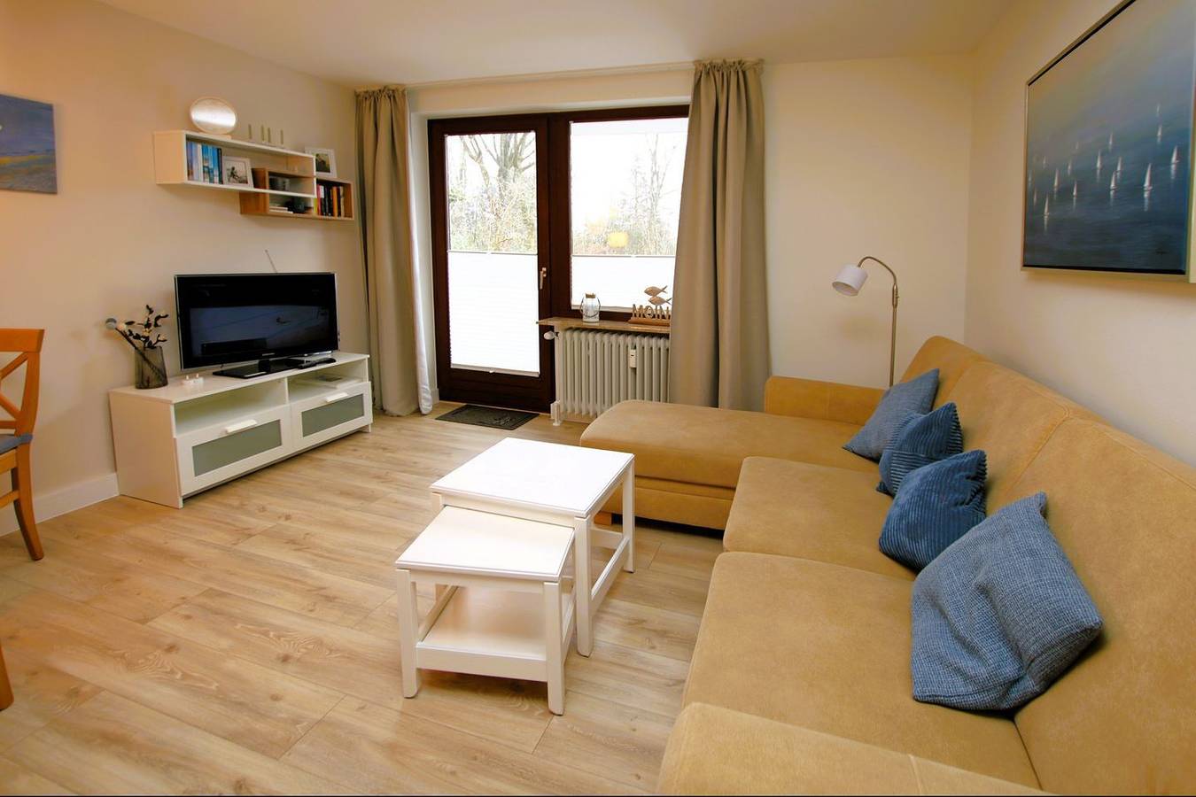 Ganze Wohnung, Neurenovierte Ferienwohnung im Hochparterre, 2- Zimmer mit ca. 40 m² Wohnfläche und Ostbalkon in Wyk auf Föhr (Stadt), Wyk auf Föhr