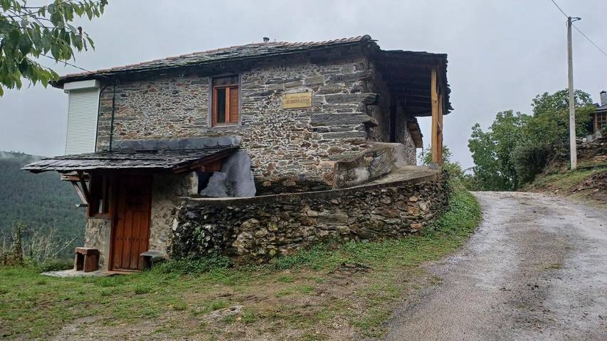Casa rural para 10 personas, con Balcón y Terraza además de Jardín y Vistas en Tierra de Caldelas