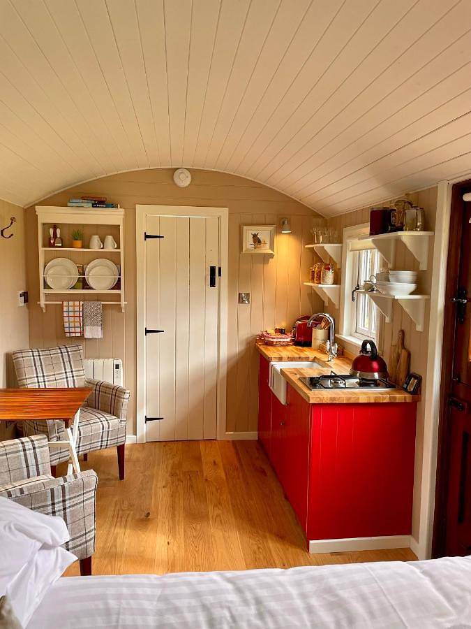 Sheelin Shepherds Hut 2 with Hot Tub in County Cavan