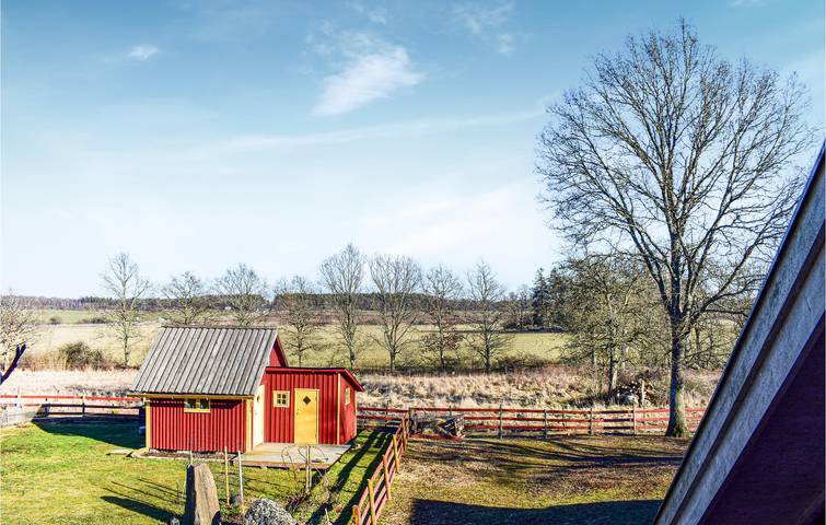 Hel semesterlägenhet, Lägenhet för 4 Personer med trädgård in Svenska Östersjön