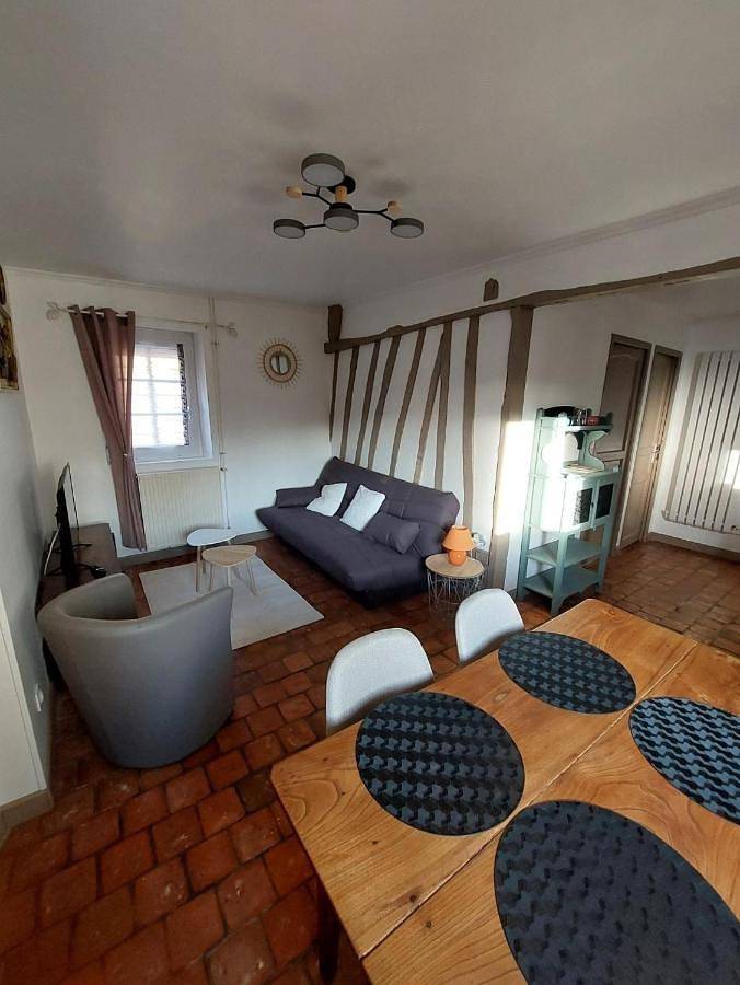 Location de vacances pour 6 personnes, avec jardin à Envermeu