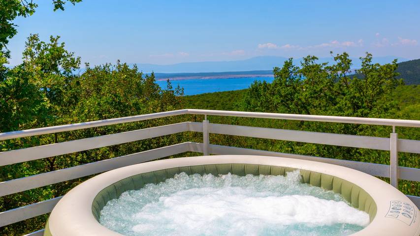 Villa für 6 Personen, mit Terrasse und Garten sowie Whirlpool in Crikvenica - 4