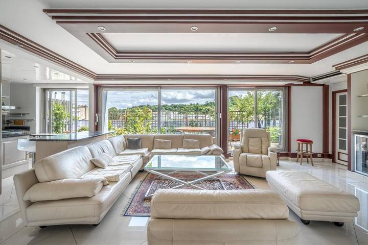 Ferienwohnung für 8 Personen, mit Balkon und Whirlpool sowie Terrasse und Ausblick in Schloss Versailles - 2